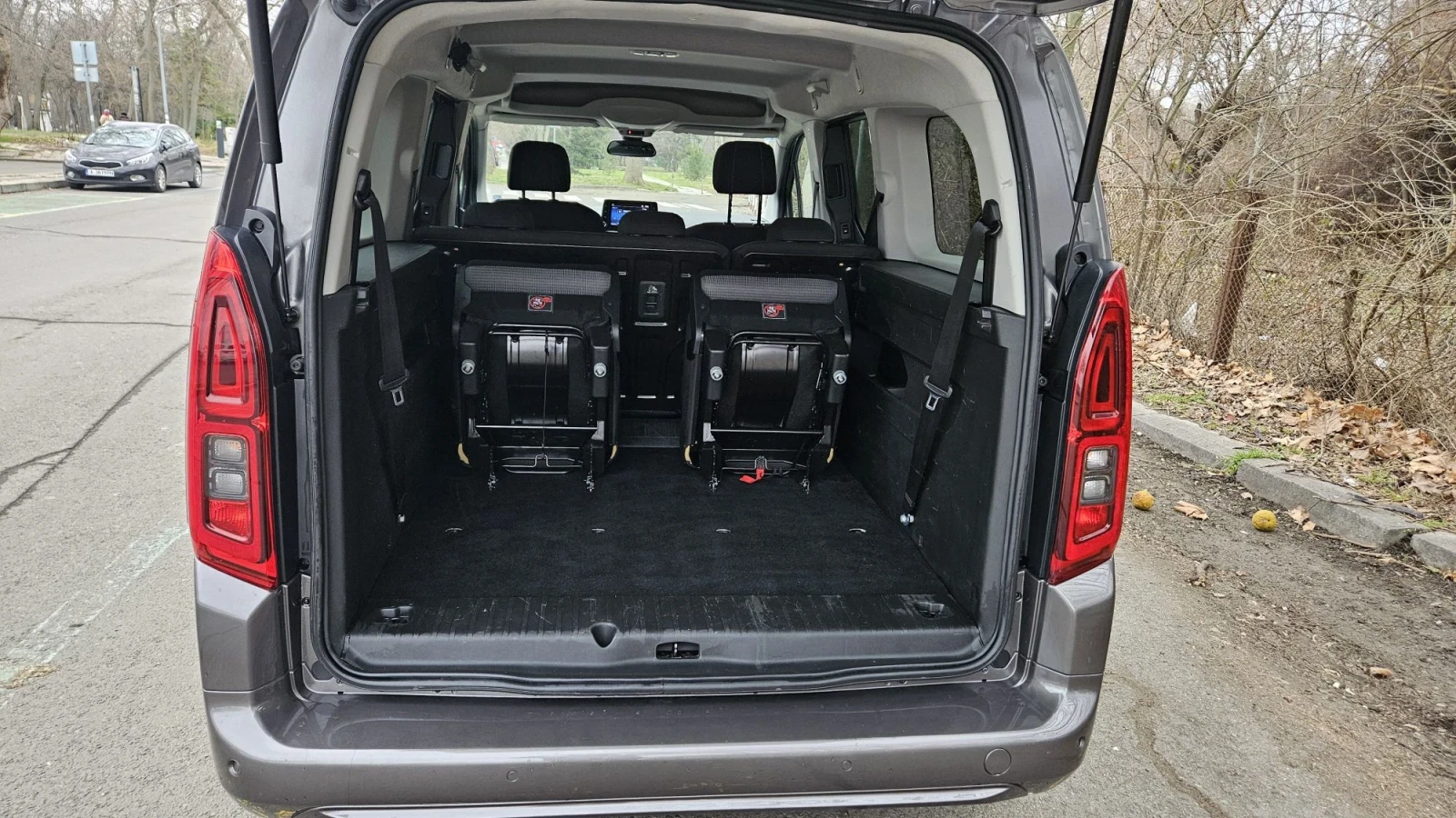 Toyota Proace City Verso Toyota Proace City-1.2 TURBO Седем Местна, снимка 4 - Автомобили и джипове - 55564525