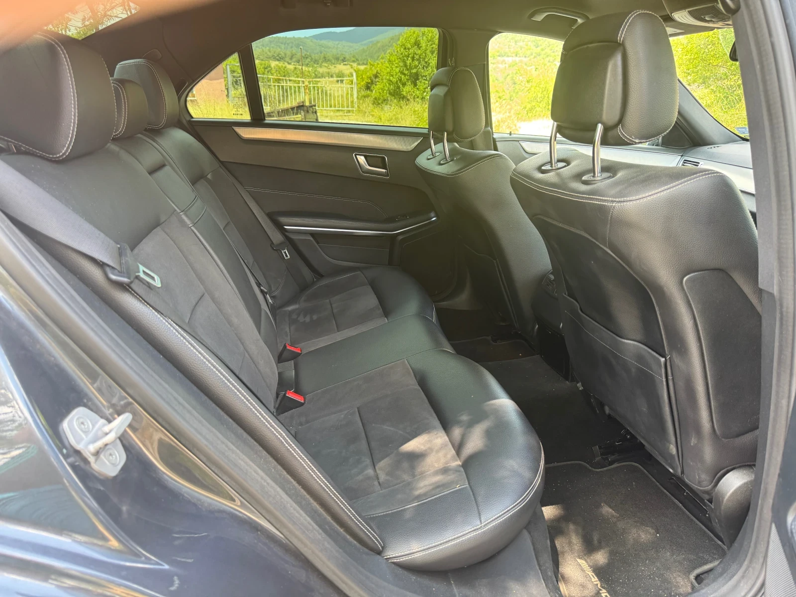 Mercedes-Benz E 220 AMG, снимка 9 - Автомобили и джипове - 55584436