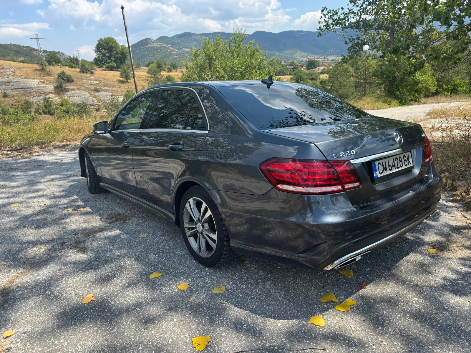 Mercedes-Benz E 220 AMG, снимка 4 - Автомобили и джипове - 55584436