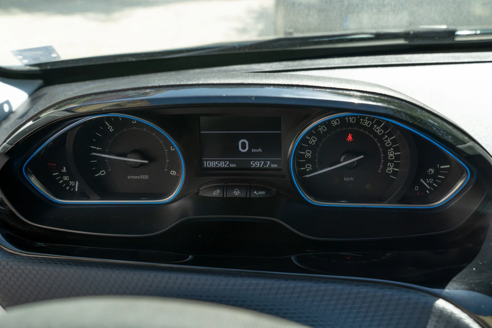 Peugeot 2008, снимка 4 - Автомобили и джипове - 55605380
