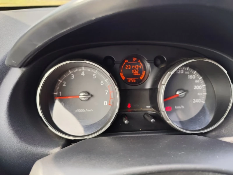 Nissan Qashqai, снимка 6 - Автомобили и джипове - 49285393