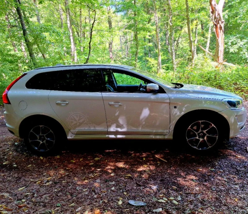 Volvo XC60 2.4 D5 220hp 4x4, снимка 4 - Автомобили и джипове - 51496140