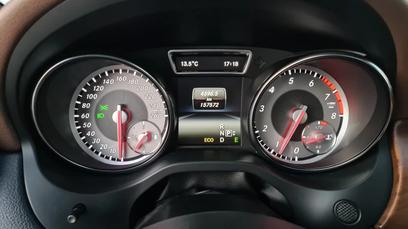 Mercedes-Benz GLA 250 AMG-LINE, снимка 9 - Автомобили и джипове - 52249053