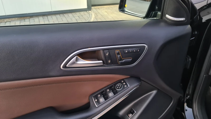 Mercedes-Benz GLA 250 AMG-LINE, снимка 8 - Автомобили и джипове - 52249053