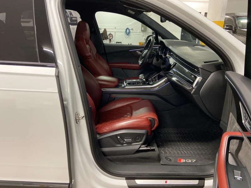 Audi SQ7 ОБДУХ/ПАНО/360/BANG AND OLUFSEN/АВТОКРЕДИТИРАНЕ, снимка 12 - Автомобили и джипове - 52627033