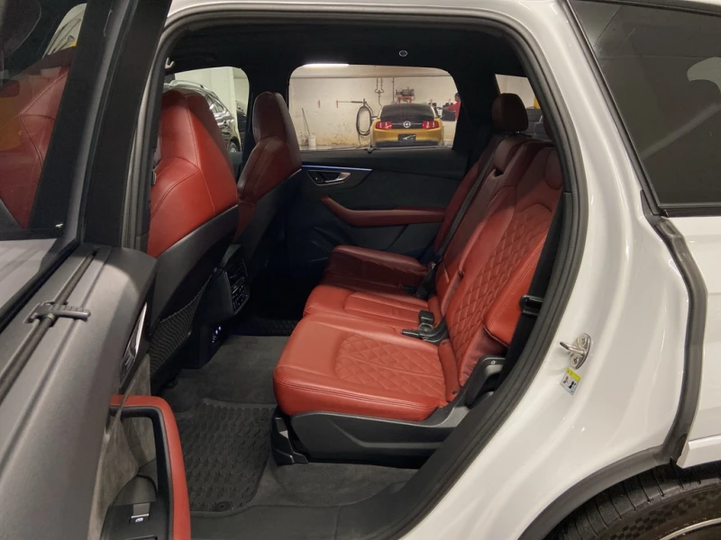 Audi SQ7 ОБДУХ/ПАНО/360/BANG AND OLUFSEN/АВТОКРЕДИТИРАНЕ, снимка 10 - Автомобили и джипове - 52627033