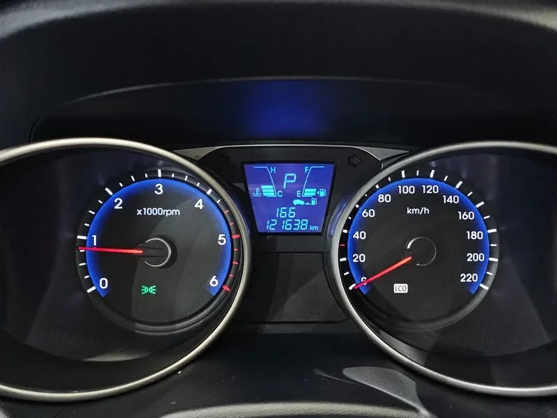 Hyundai Tucson  Diesel 2Wd Lx20 Premier, снимка 8 - Автомобили и джипове - 56308173