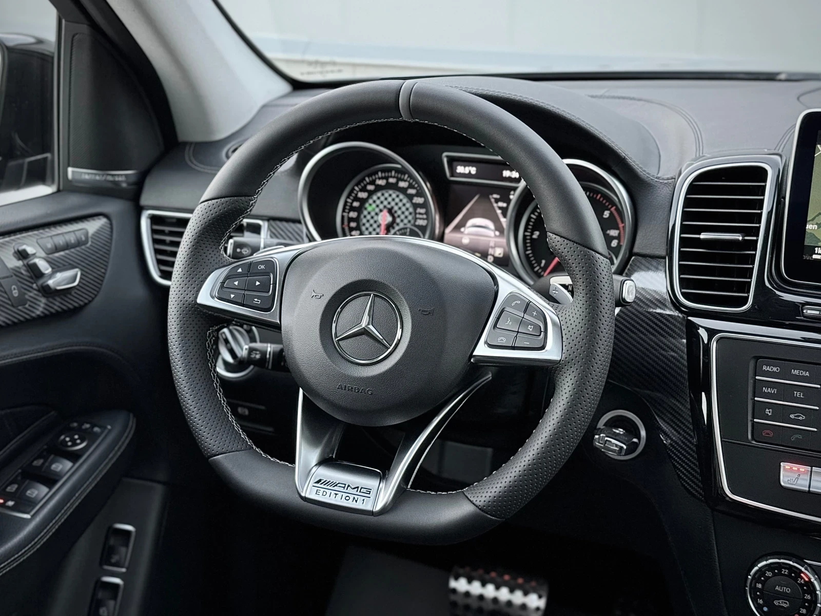 Mercedes-Benz GLE 350 AMG/ 9G/ 4MATIC/ FULL LED/ PANO/ 3xTV/ CARBON - изображение 9