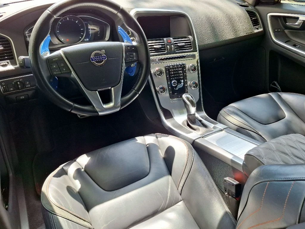 Volvo XC60 2.4 D5 220hp 4x4 - изображение 9