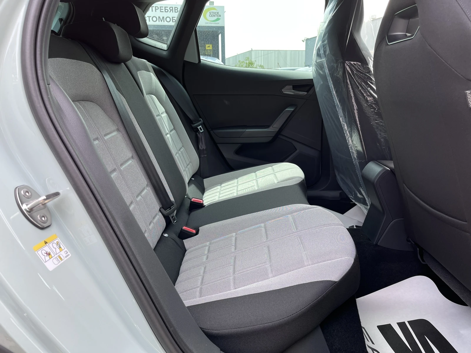 Seat Arona FR 1.5 TSI - фабрично нов!, снимка 9 - Автомобили и джипове - 54604618