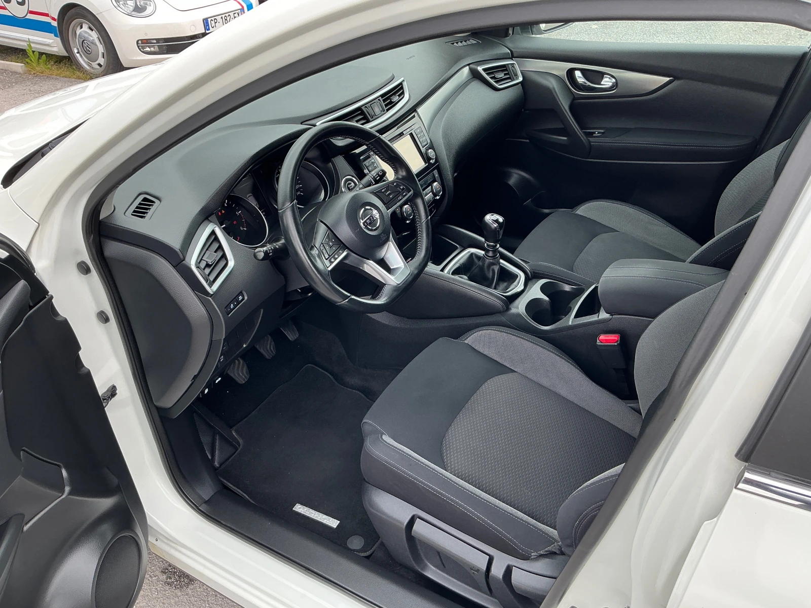 Nissan Qashqai 1.6 DCI, снимка 13 - Автомобили и джипове - 54640983