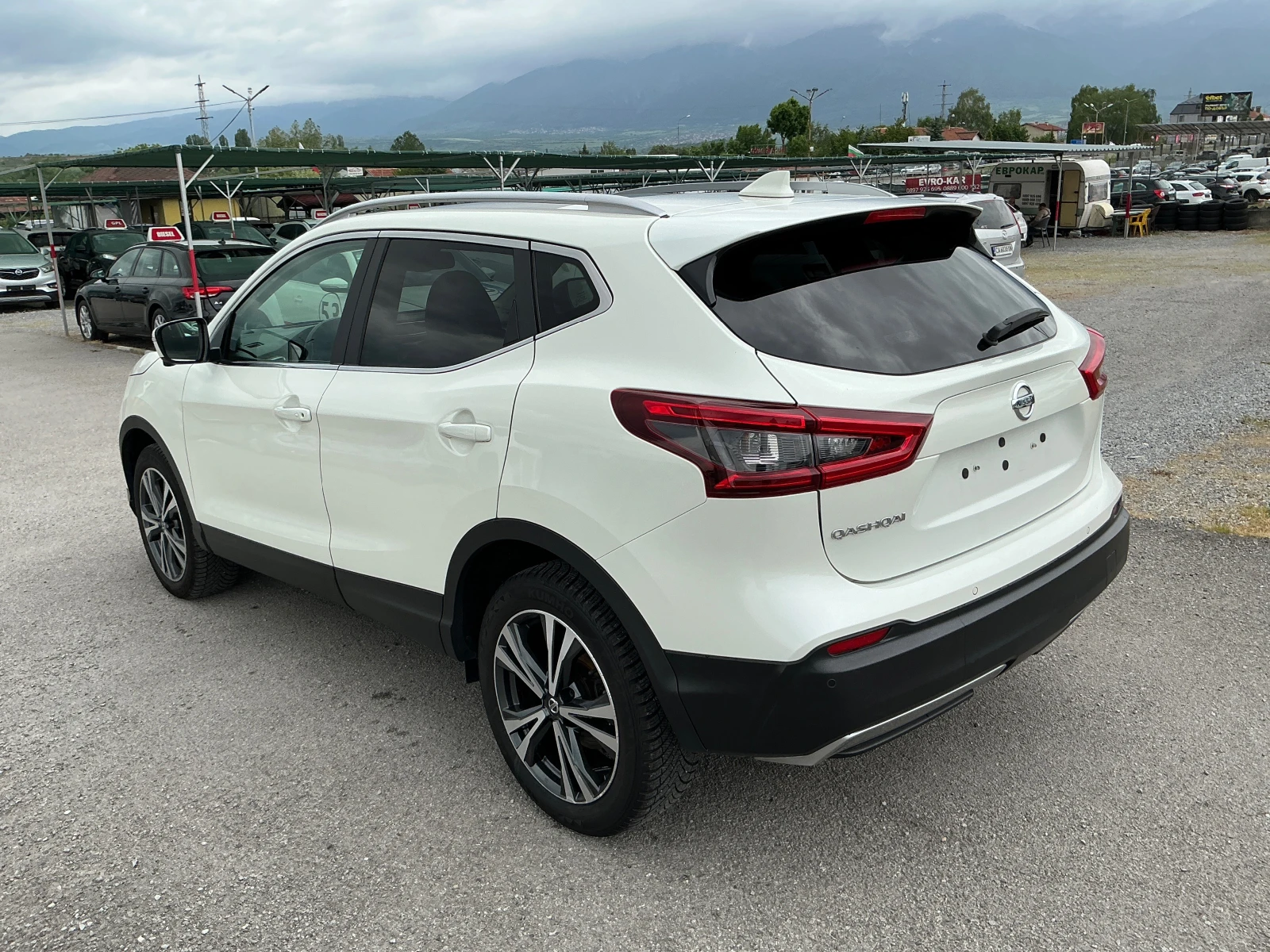 Nissan Qashqai 1.6 DCI, снимка 6 - Автомобили и джипове - 54640983