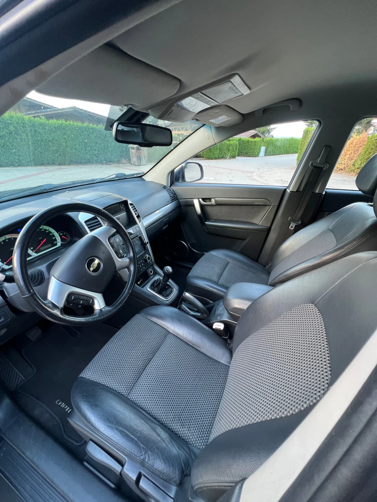 Chevrolet Captiva 2.4* Газ* 4x4* Кожа* Нави* Камера* 7места* Холанди, снимка 9 - Автомобили и джипове - 55398064