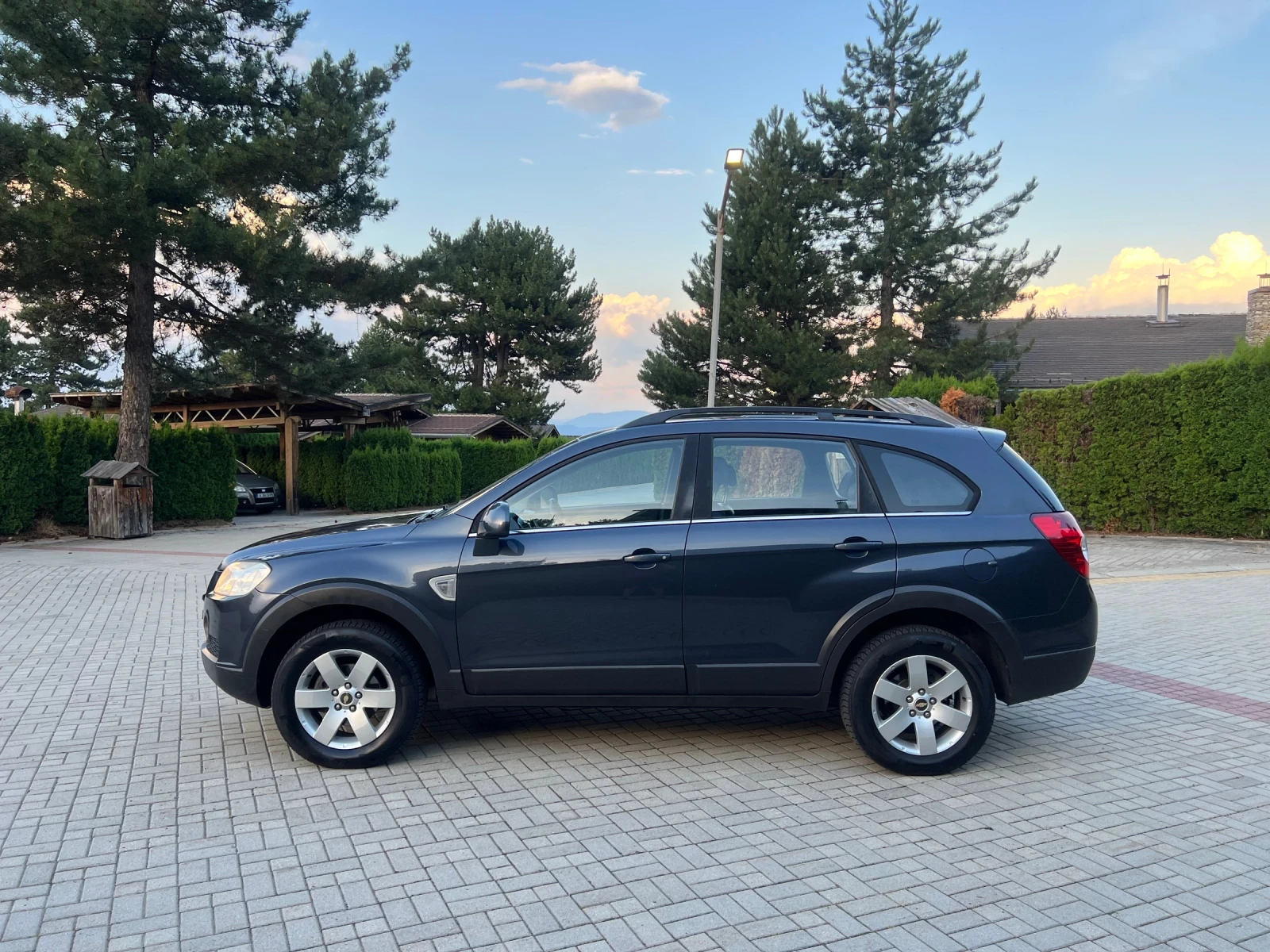 Chevrolet Captiva 2.4* Газ* 4x4* Кожа* Нави* Камера* 7места* Холанди, снимка 4 - Автомобили и джипове - 55398064