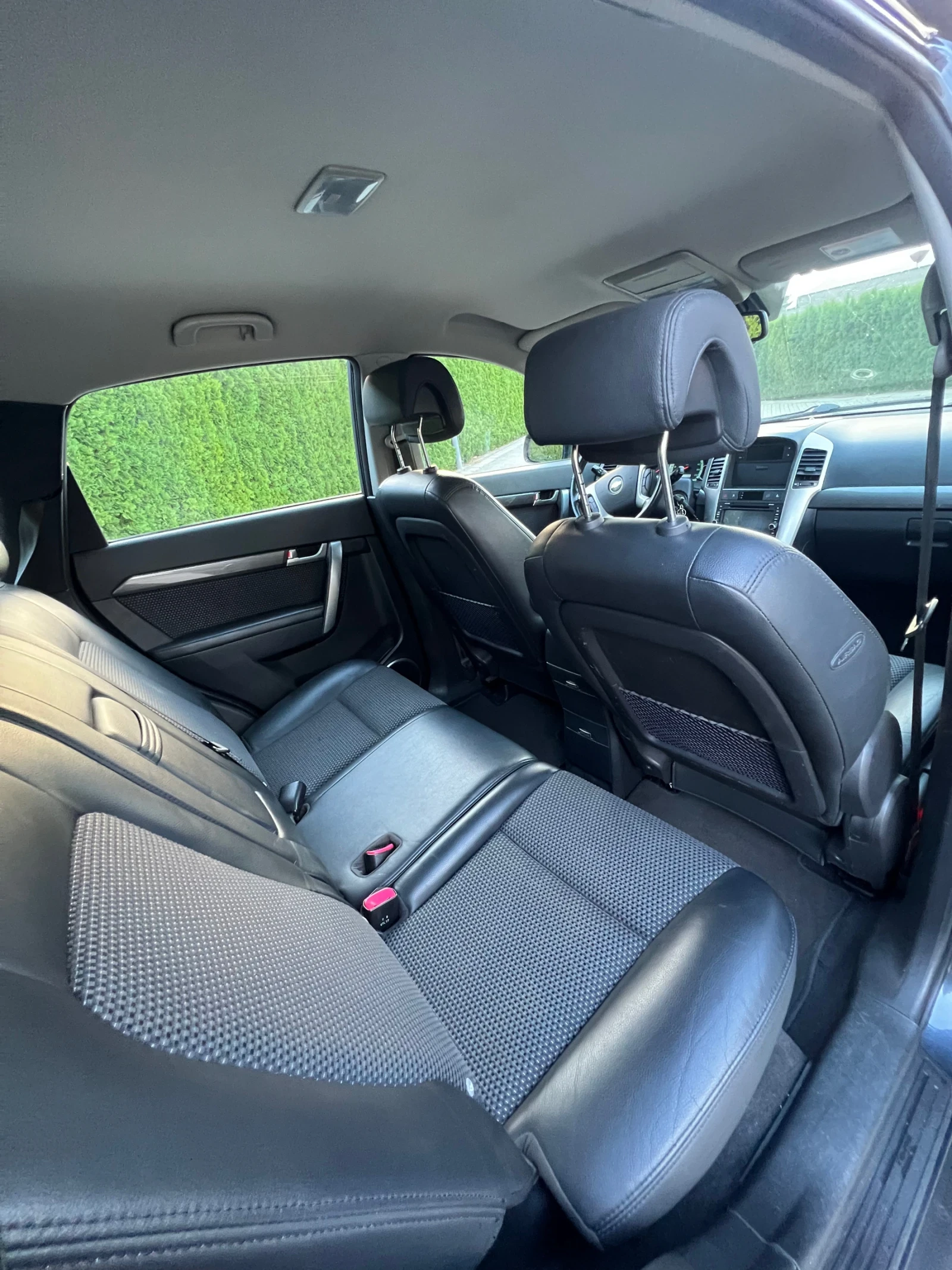 Chevrolet Captiva 2.4* Газ* 4x4* Кожа* Нави* Камера* 7места* Холанди, снимка 12 - Автомобили и джипове - 55398064