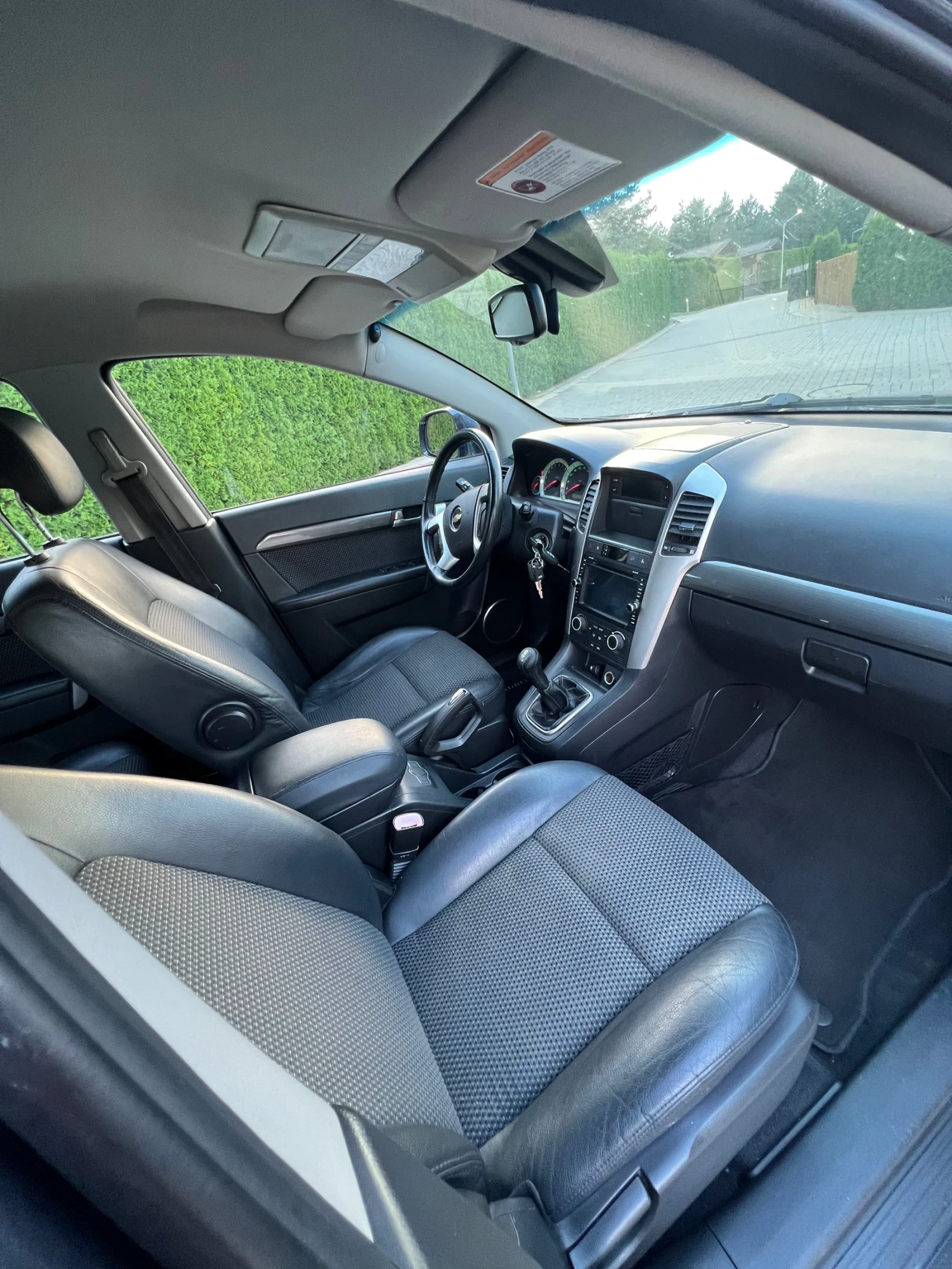 Chevrolet Captiva 2.4* Газ* 4x4* Кожа* Нави* Камера* 7места* Холанди, снимка 13 - Автомобили и джипове - 55398064