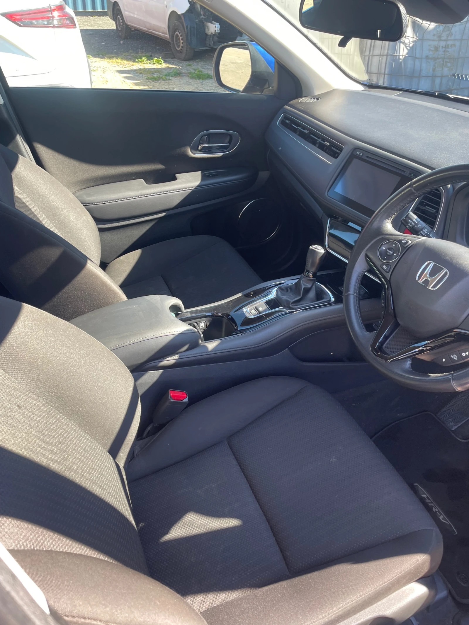 Honda Hr-v 1.5 IVTEC, снимка 3 - Автомобили и джипове - 55617737
