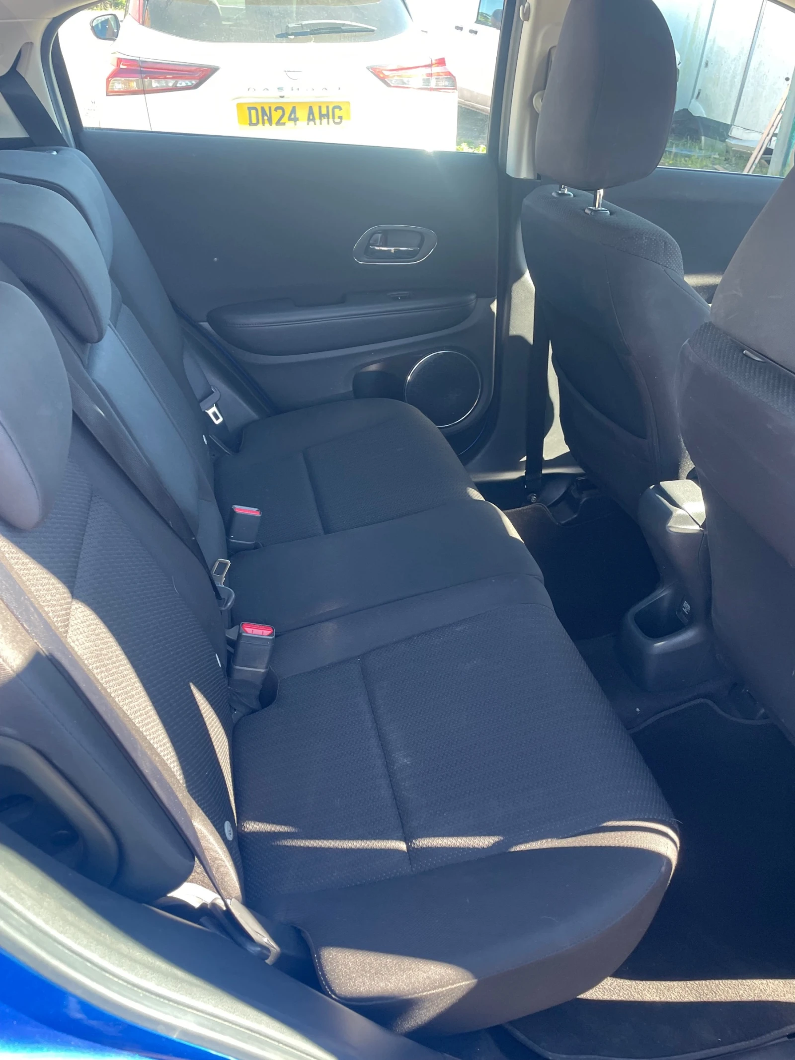 Honda Hr-v 1.5 IVTEC, снимка 4 - Автомобили и джипове - 55617737