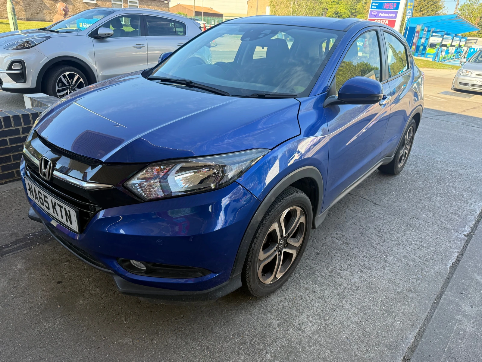 Honda Hr-v 1.5 IVTEC, снимка 2 - Автомобили и джипове - 55617737