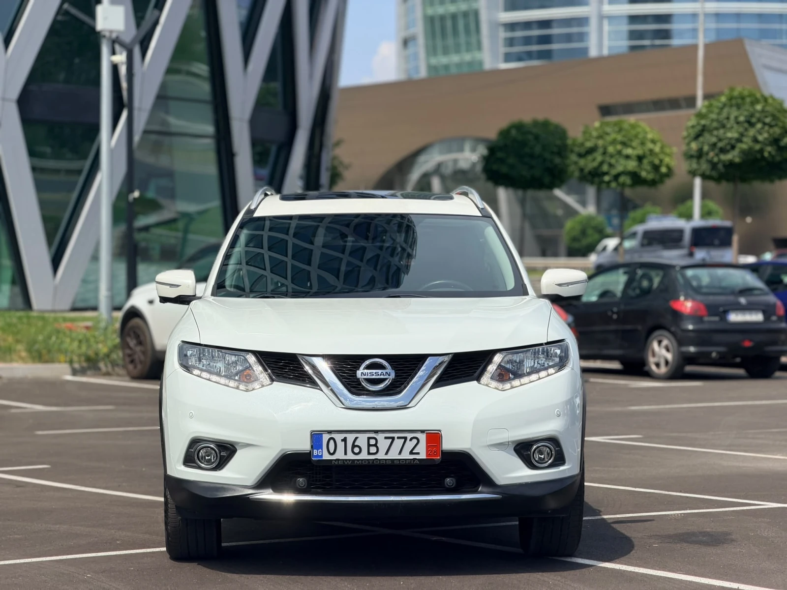 Nissan X-trail 1.6 бензин 7 места Лизинг Уникредит по 230 евро, снимка 3 - Автомобили и джипове - 55801053