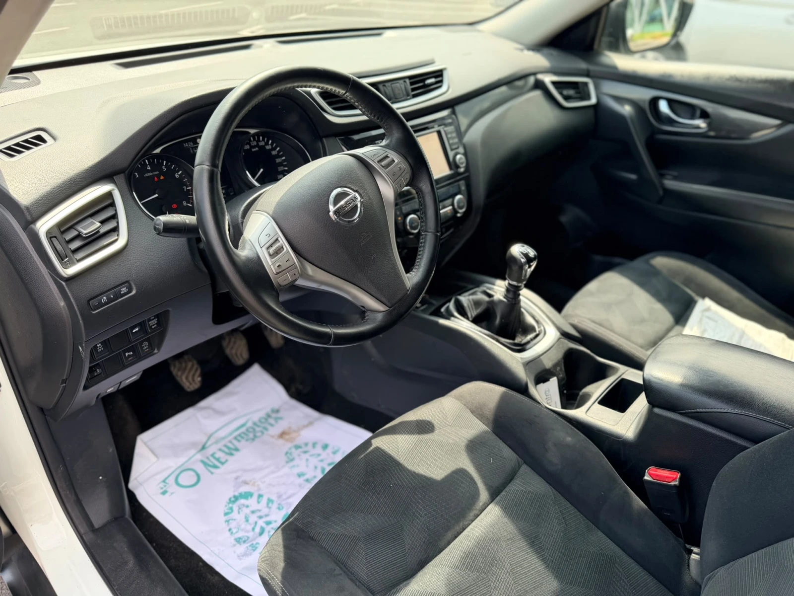 Nissan X-trail 1.6 бензин 7 места Лизинг Уникредит по 230 евро, снимка 11 - Автомобили и джипове - 55801053