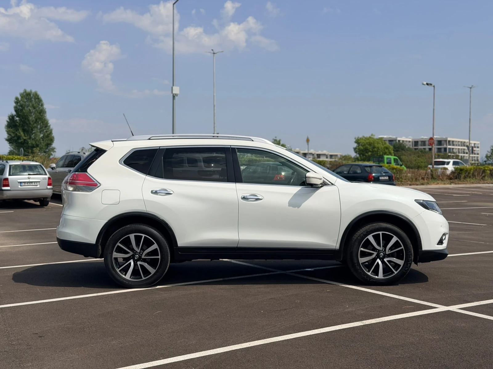Nissan X-trail 1.6 бензин 7 места Лизинг Уникредит по 230 евро, снимка 4 - Автомобили и джипове - 55801053