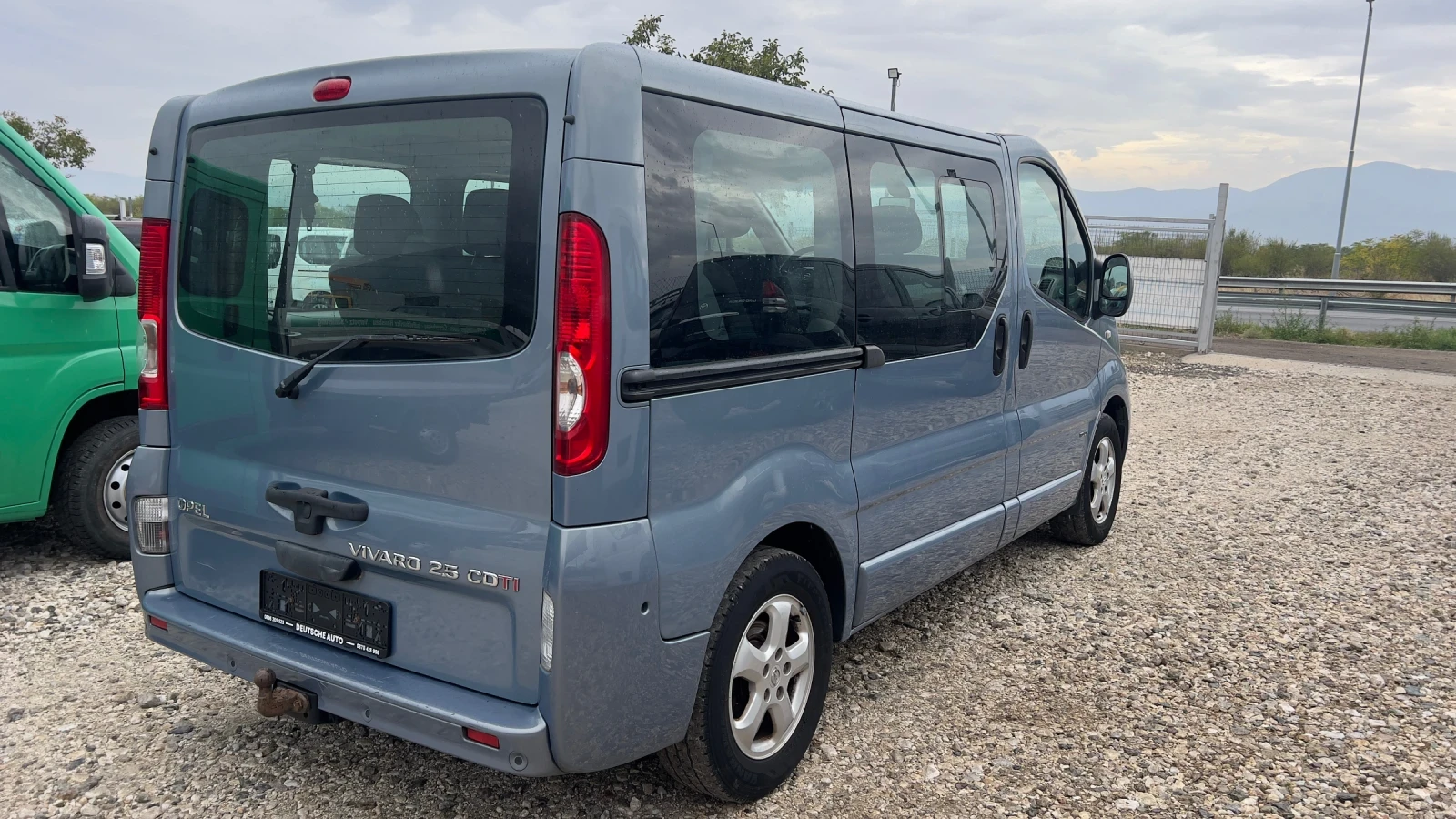 Opel Vivaro 2.5 145 коня 2х Клима - изображение 4