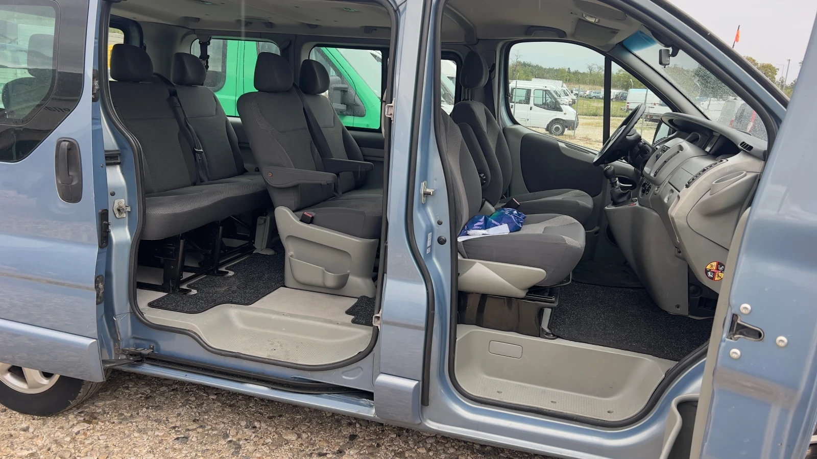 Opel Vivaro 2.5 145 коня 2х Клима - изображение 9