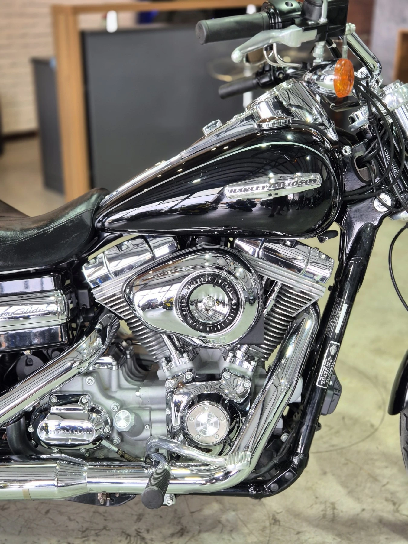 Harley-Davidson Dyna SUPER GLIDE 96inch 23000км!Нов внос от Швейцария!, снимка 10 - Мотоциклети и мототехника - 56231858