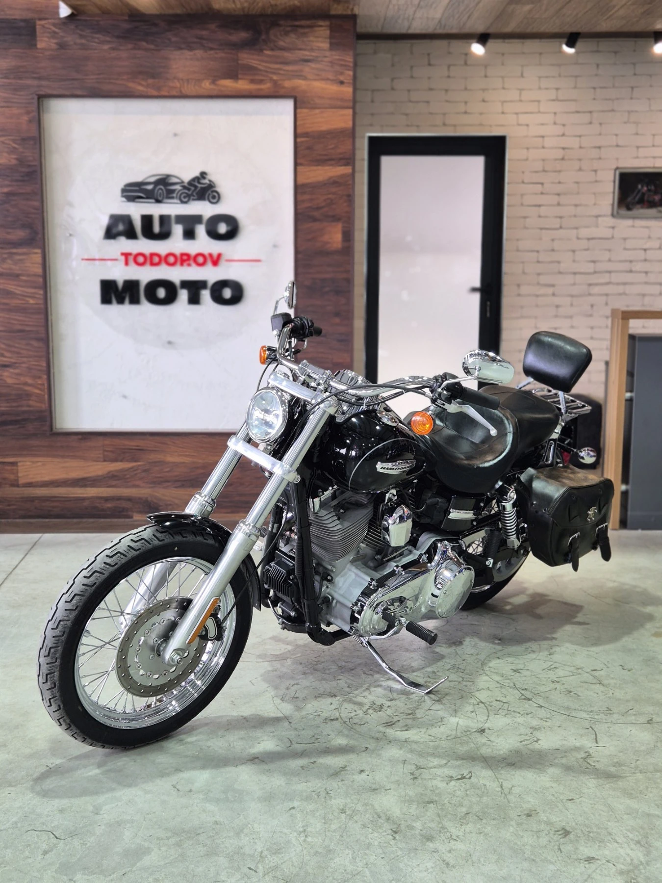 Harley-Davidson Dyna SUPER GLIDE 96inch 23000км!Нов внос от Швейцария!, снимка 2 - Мотоциклети и мототехника - 56231858