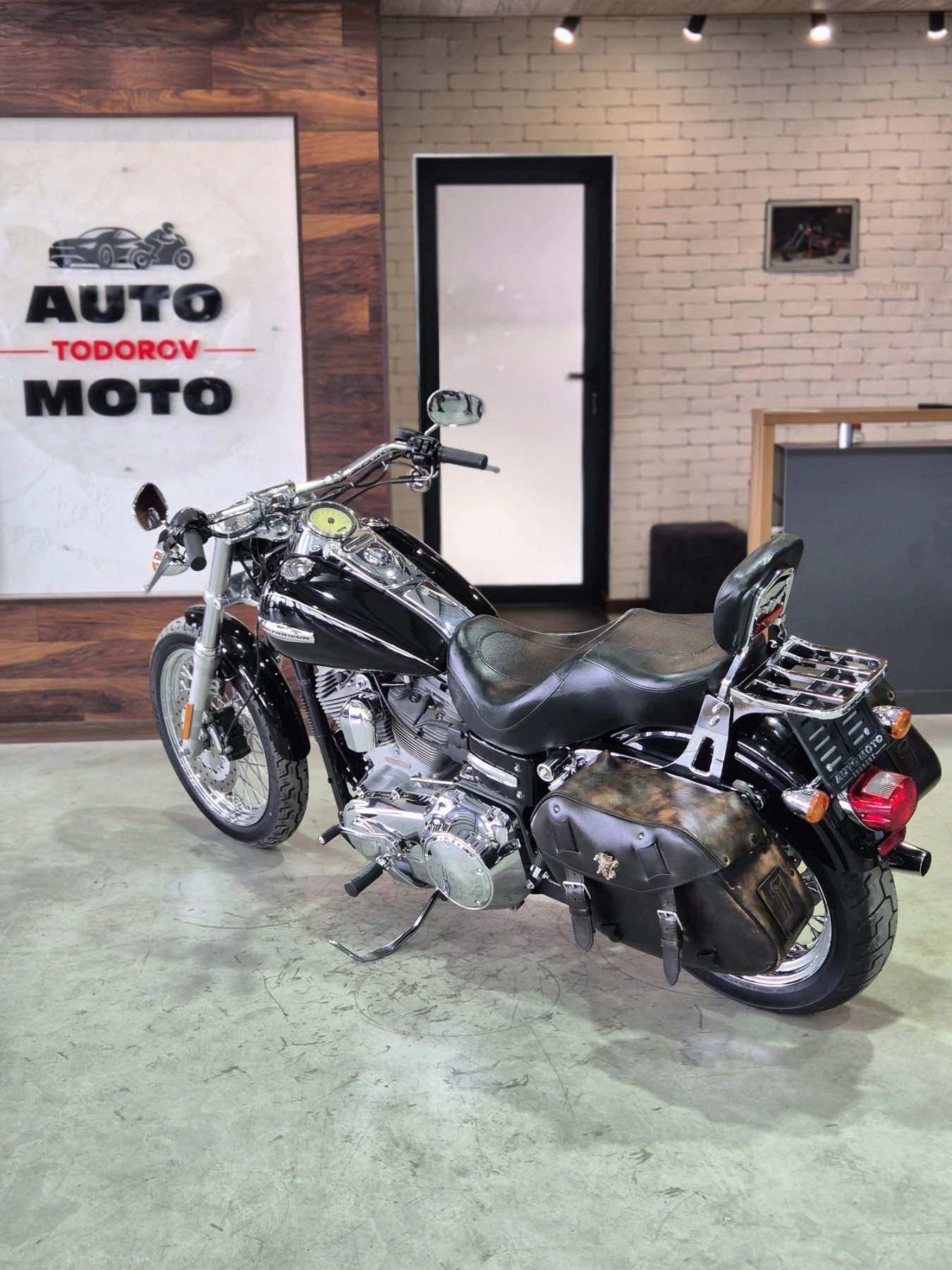 Harley-Davidson Dyna SUPER GLIDE 96inch 23000км!Нов внос от Швейцария!, снимка 4 - Мотоциклети и мототехника - 56231858