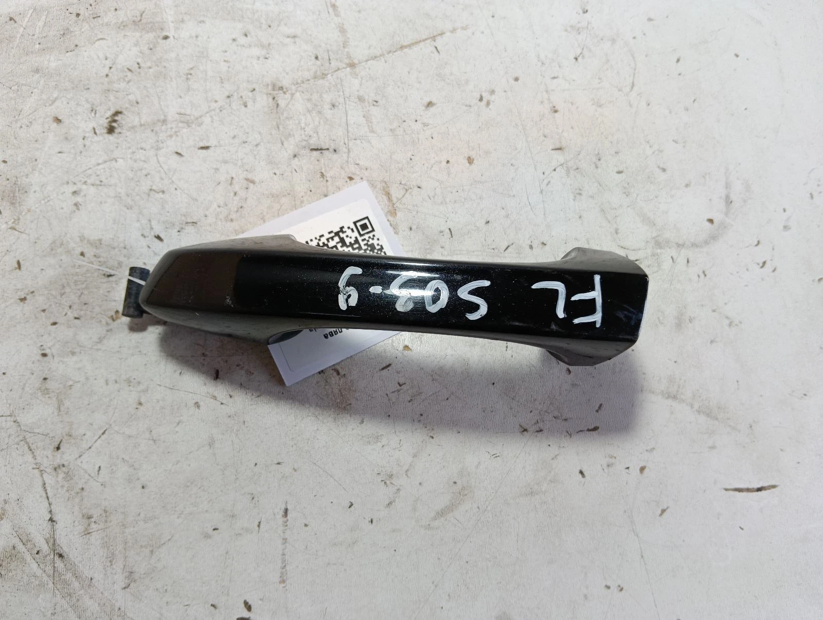 външна дръжка лява 5G0837205 Skoda Octavia
