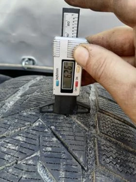 Гуми Зимни 255/45R18, снимка 4