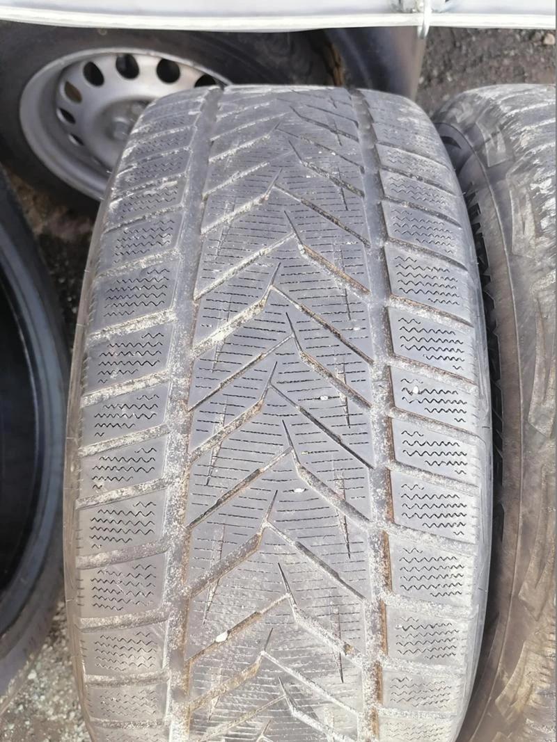 Гуми Зимни 255/45R18, снимка 2 - Гуми и джанти - 32080052