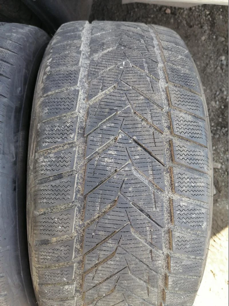 Гуми Зимни 255/45R18, снимка 3 - Гуми и джанти - 32080052