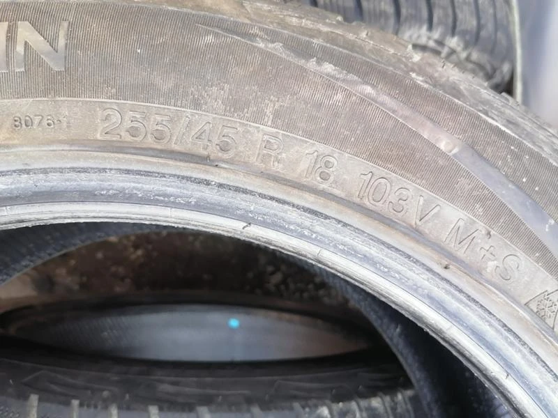 Гуми Зимни 255/45R18, снимка 9 - Гуми и джанти - 32080052