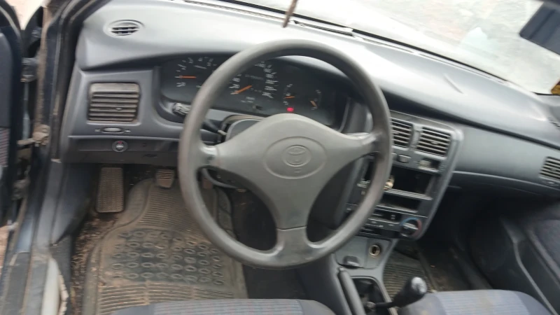 Toyota Carina, снимка 4 - Автомобили и джипове - 47931976