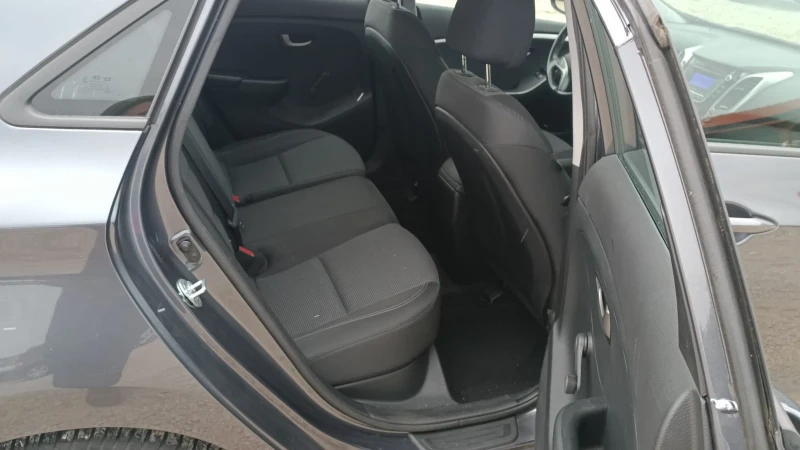 Hyundai I30 1.4I, снимка 7 - Автомобили и джипове - 49012244