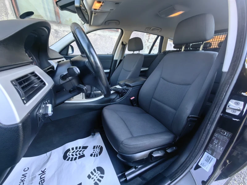 BMW 318 2.0 бензин 143 кс, Facelift модел, Топ състояние , снимка 14 - Автомобили и джипове - 51479189