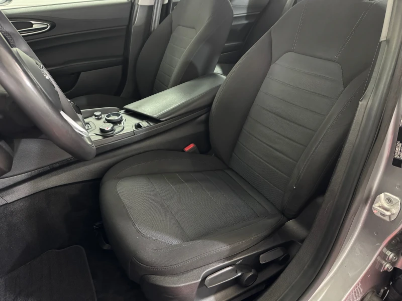Alfa Romeo Giulia 2.2 JTD AUTOMATIC - BUSINESS, снимка 13 - Автомобили и джипове - 52323189