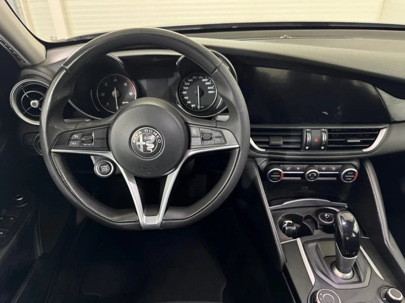 Alfa Romeo Giulia 2.2 JTD AUTOMATIC - BUSINESS, снимка 10 - Автомобили и джипове - 52323189