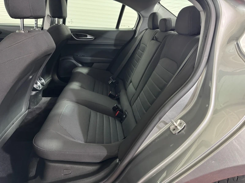 Alfa Romeo Giulia 2.2 JTD AUTOMATIC - BUSINESS, снимка 14 - Автомобили и джипове - 52323189
