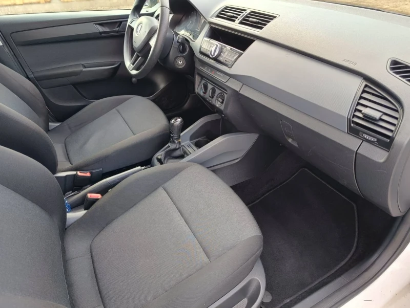 Skoda Fabia, снимка 9 - Автомобили и джипове - 53530783