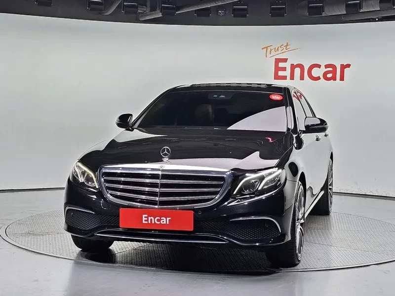 Mercedes-Benz E 220 D 4MATIC EXCLUSIVE, снимка 3 - Автомобили и джипове - 55100990