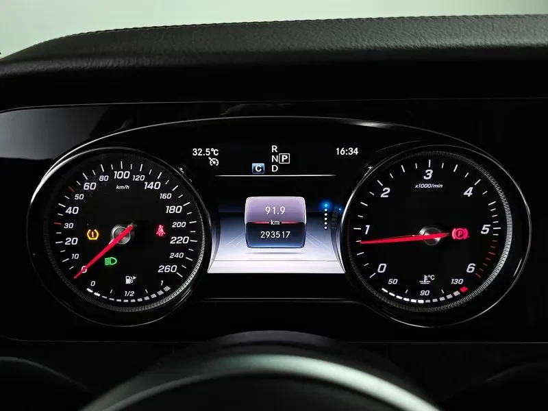 Mercedes-Benz E 220 D 4MATIC EXCLUSIVE, снимка 8 - Автомобили и джипове - 55100990