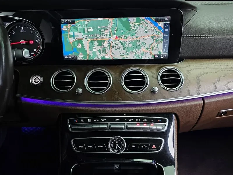 Mercedes-Benz E 220 D 4MATIC EXCLUSIVE, снимка 14 - Автомобили и джипове - 55100990