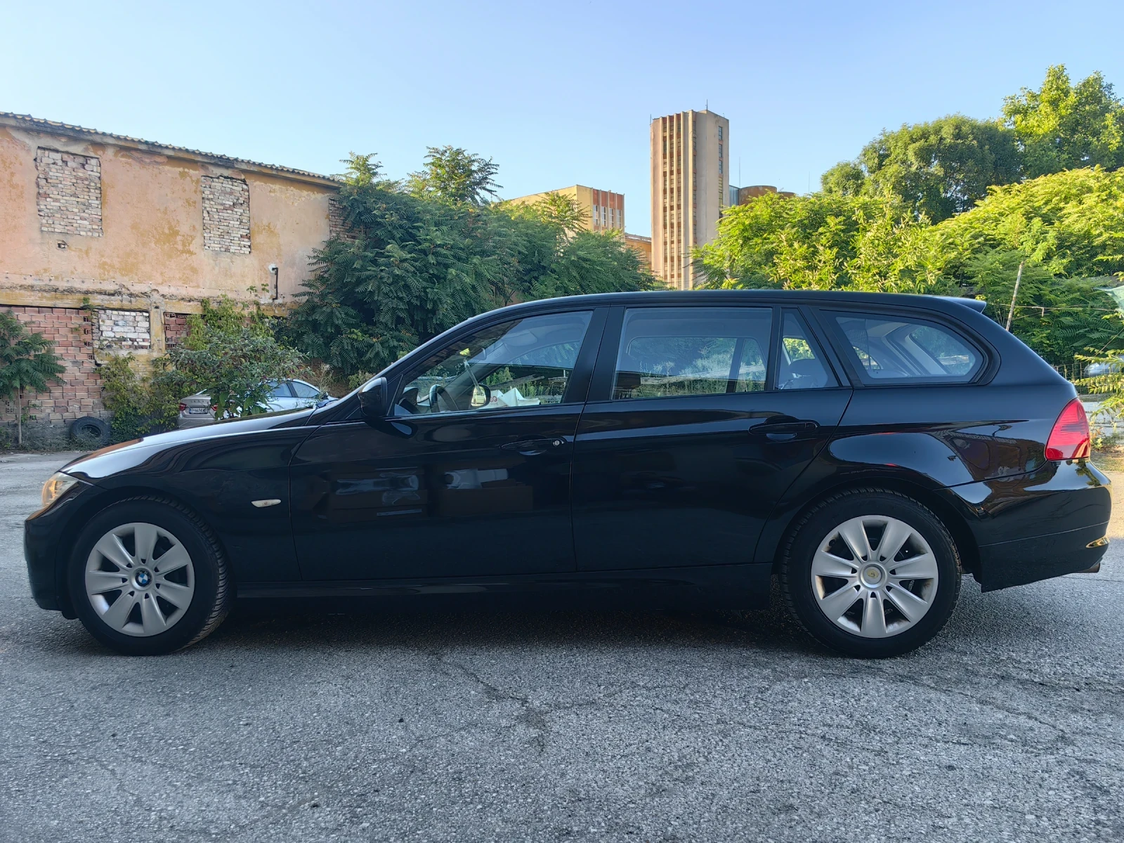 BMW 318 2.0 бензин 143 кс, Facelift модел, Топ състояние , снимка 7 - Автомобили и джипове - 51479189