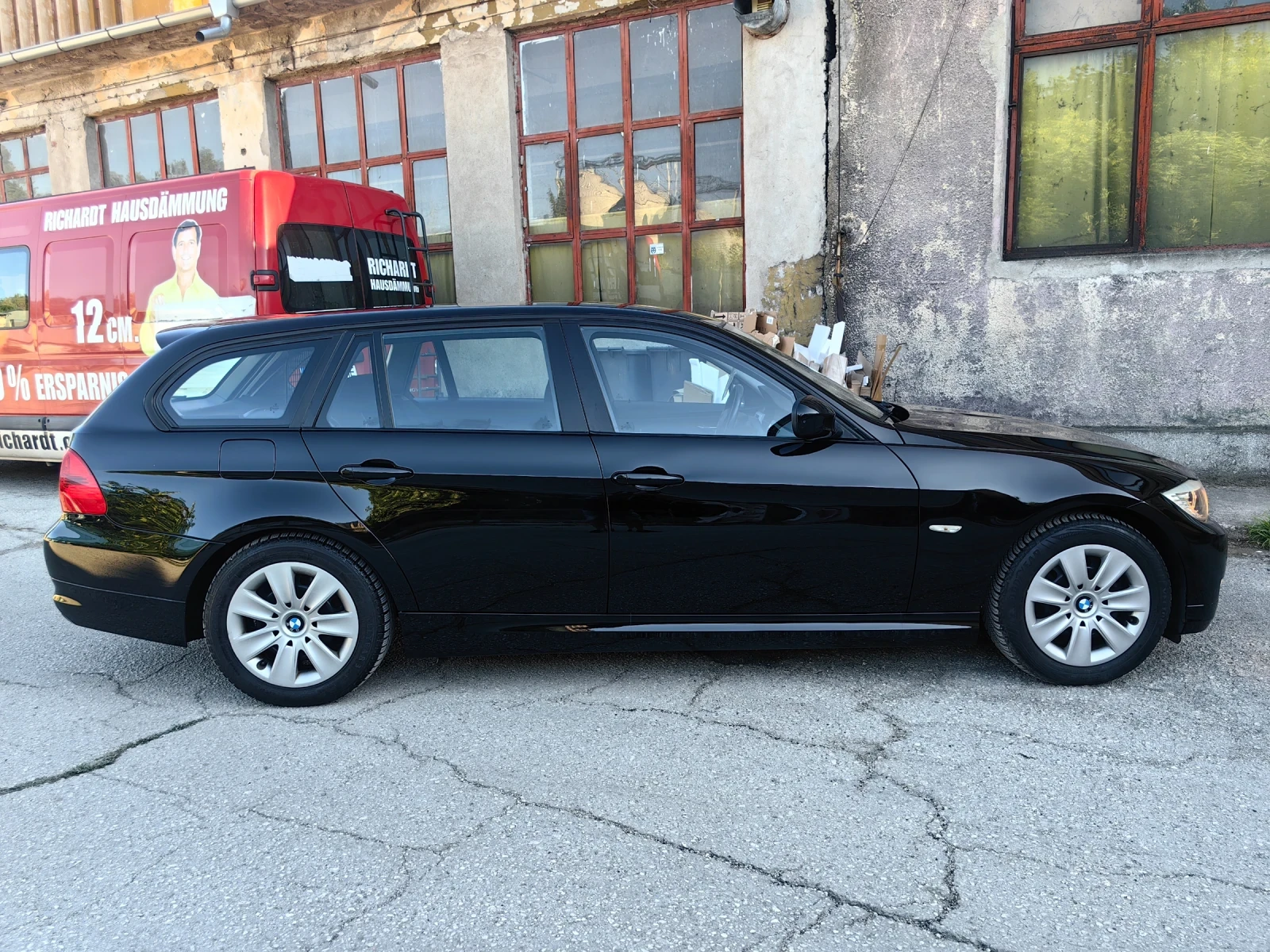 BMW 318 2.0 бензин 143 кс, Facelift модел, Топ състояние , снимка 3 - Автомобили и джипове - 51479189