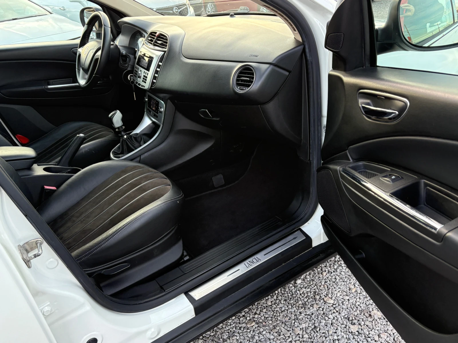 Lancia Delta 1 4 i - Фабрична ГАЗ-Панорама - изображение 9