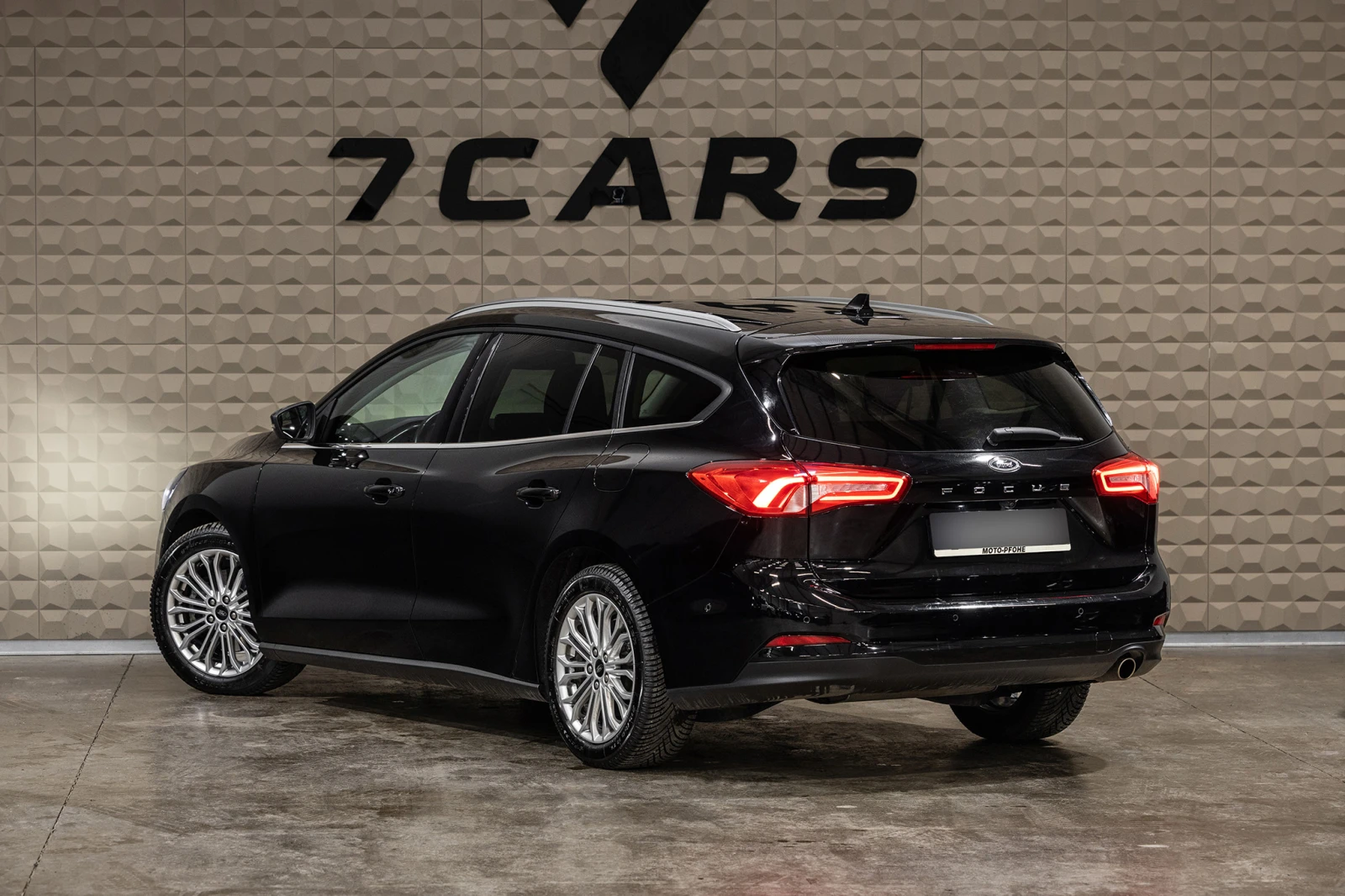 Ford Focus Подгрев волан * Подгрев Седалки * Apple CarPlay , снимка 4 - Автомобили и джипове - 53709574